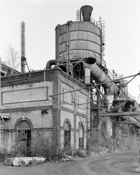 Energiezentrale mit Wasserturm