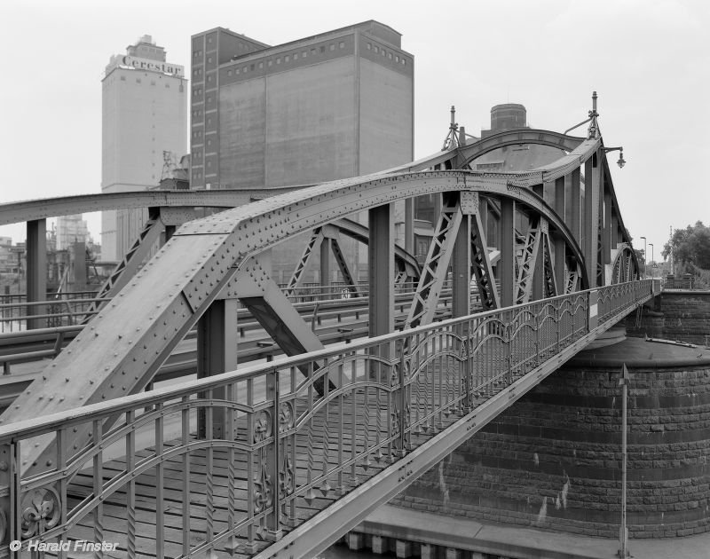 Rhine harbour: turn-bridge