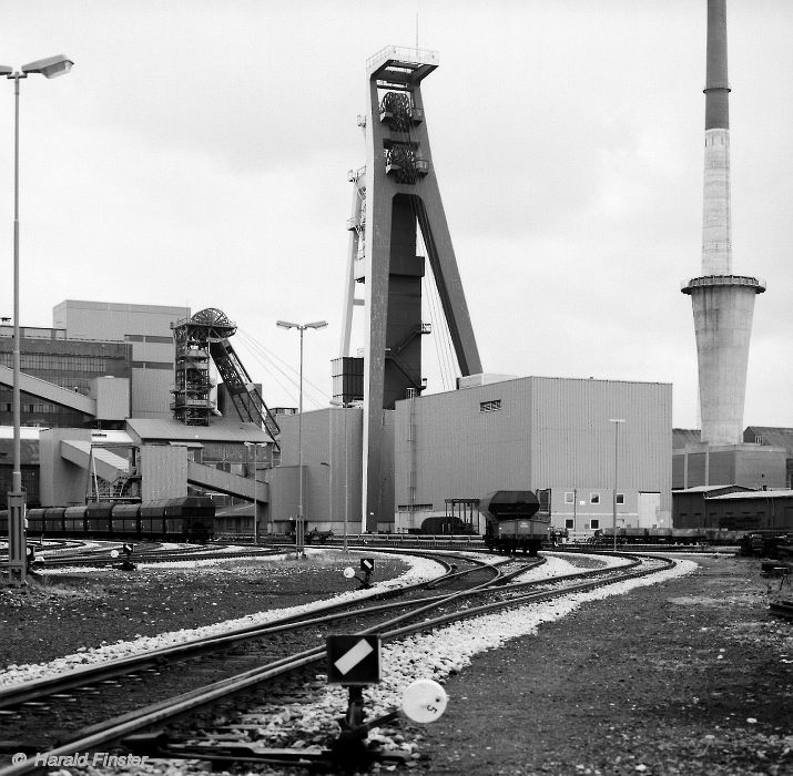 no 1 shaft (right) and no 2 shaft (left)
